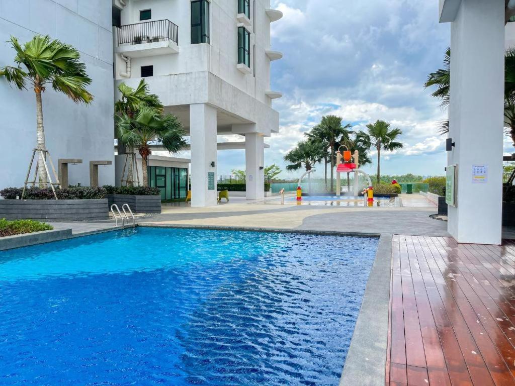 【southkey】happyhome 1br 4pax Near Midvalley Apartemen Johor Bahru